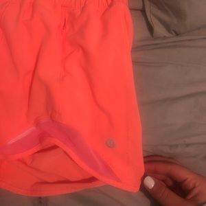 Coral Lulu lemon shorty Hot 4” size 8